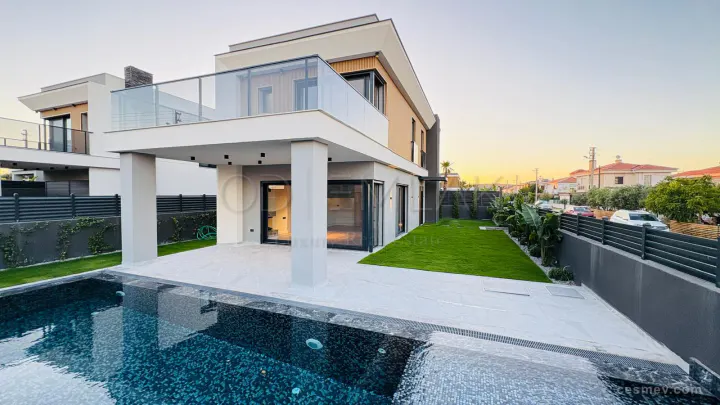 Çeşme Şifne 5+1 Köşe Müstakil Villa