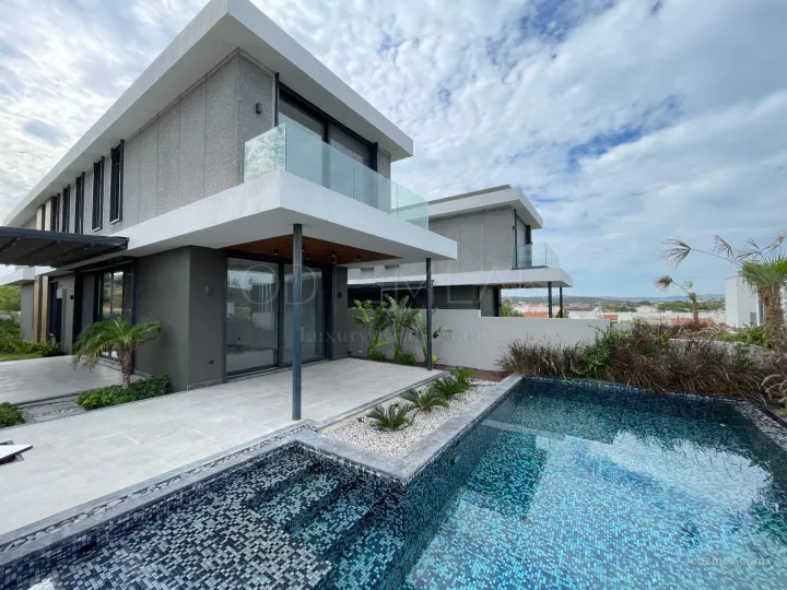 Çeşme Şifne'de 4+1  Havuzlu Müstakil Lüks Villa