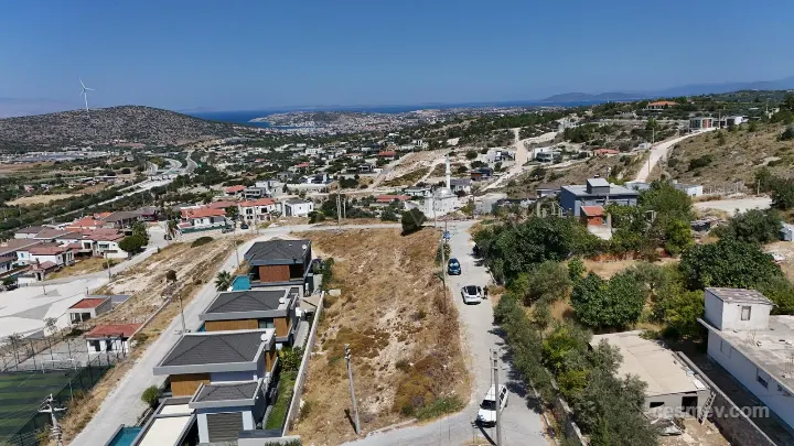 ÇEŞME OVACIKTA 340 M2 VİLLA ARSASI