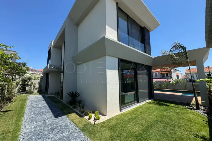 ALAÇATI 4+1  MÜSTAKİL HAVUZLU VİLLA