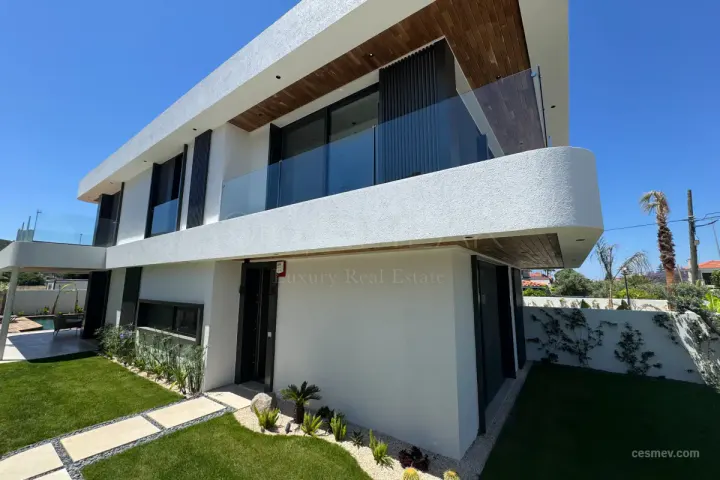 ALAÇATI GÖBENE 5+1 MÜSTAKİL HAVUZLU VİLLA SATILIK