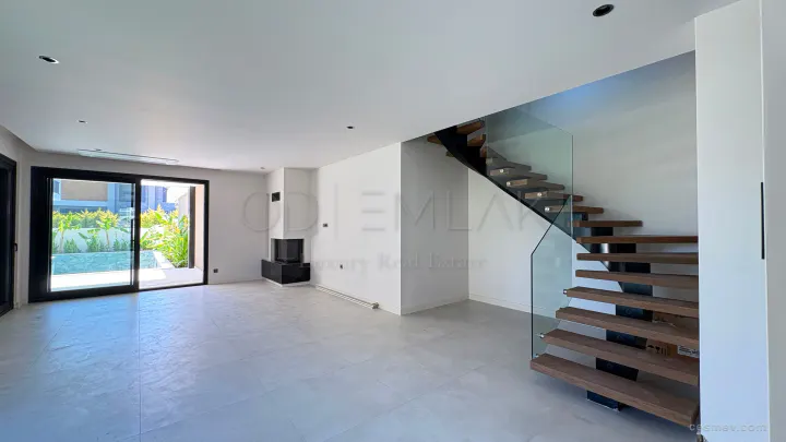 ALAÇATI GÖBENE 5+1 VİLLA