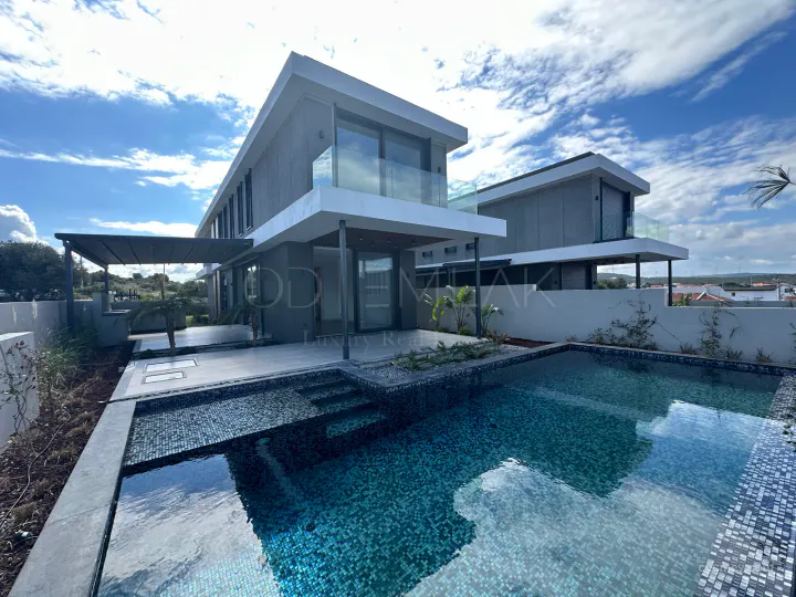 Çeşme Şifne'de 4+1  Havuzlu Müstakil Lüks Villa
