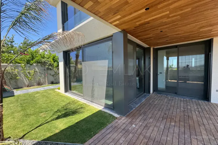 ALAÇATI 4+1  MÜSTAKİL HAVUZLU VİLLA