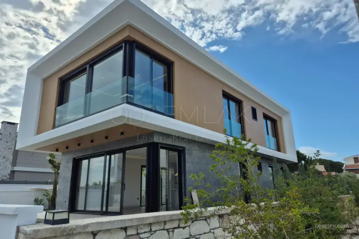 Çeşme Şifne 4+1 Deniz Manzaralı Müstakil Villa