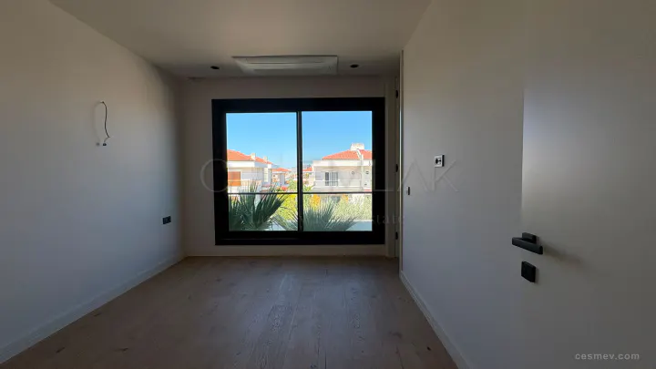 ALAÇATI GÖBENE 5+1 VİLLA