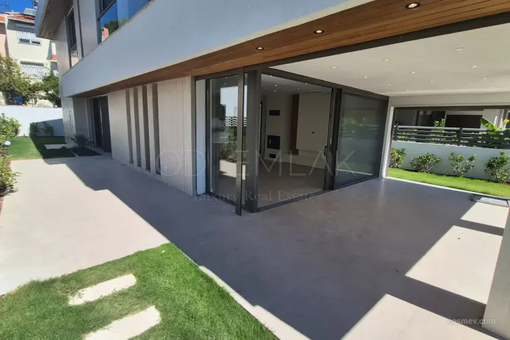 ÇEŞME ŞİFNEDE SATILIK 4+1 MODERN VİLLA DENİZE 150 METRE