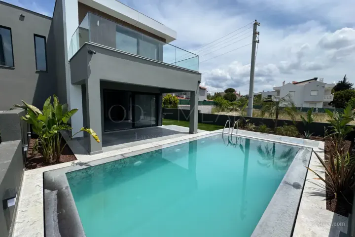 ÇEŞME ŞİFNE 3+1 MÜSTAKİL HAVUZLU VİLLA