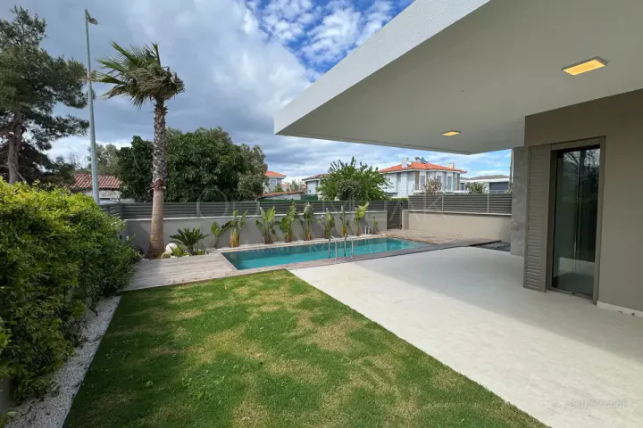 ALAÇATI GÖBENE 4+1 MÜSTAKİL HAVUZLU VİLLA
