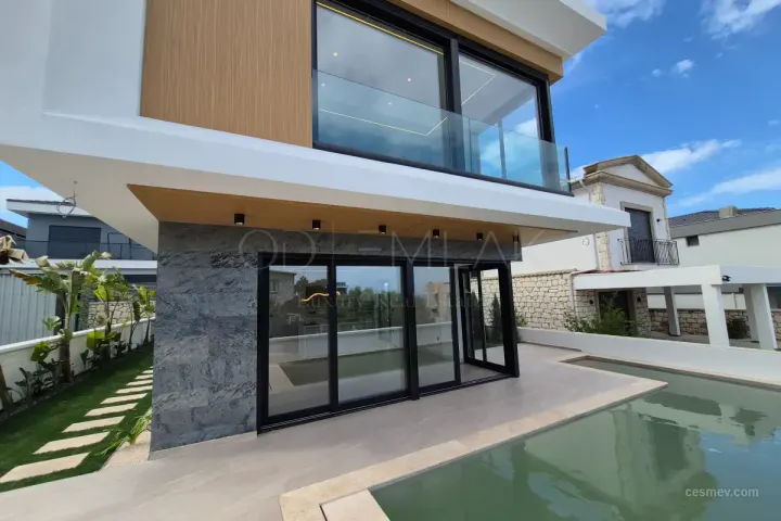 ÇEŞME ŞİFNE 4+1 DENİZ MANZARALI MÜSTAKİL VİLLA