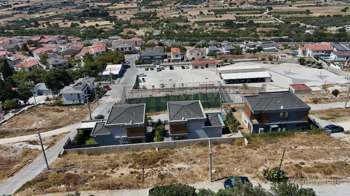 ÇEŞME OVACIKTA 340 M2 VİLLA ARSASI