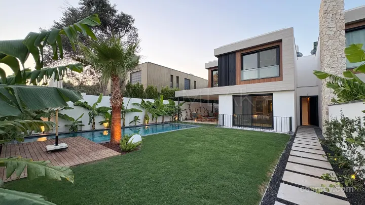 Alaçatı Göbene 5+2 müstakil Havuzlu Villa