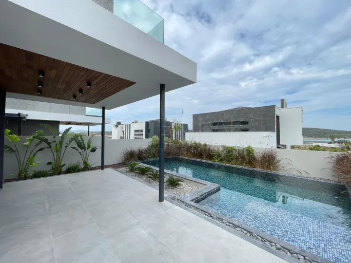 Çeşme Şifne'de 4+1  Havuzlu Müstakil Lüks Villa