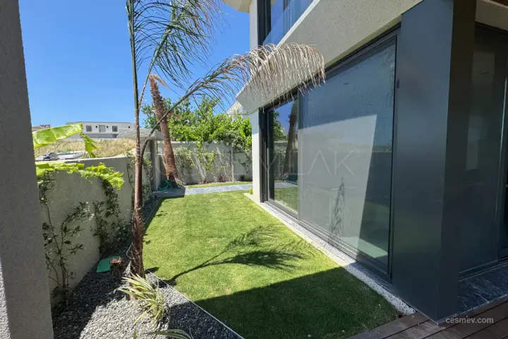 ALAÇATI 4+1  MÜSTAKİL HAVUZLU VİLLA