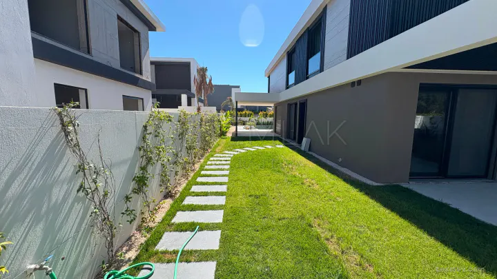 ALAÇATI GÖBENE 5+1 VİLLA