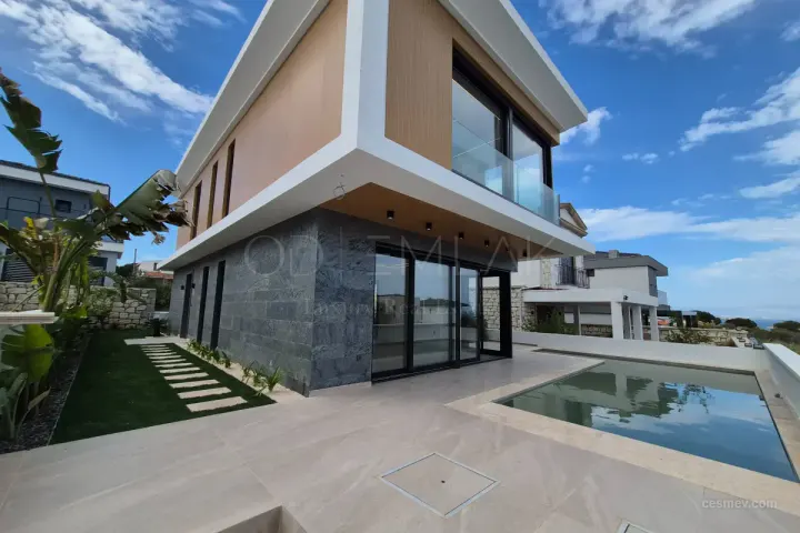 ÇEŞME ŞİFNE 4+1 DENİZ MANZARALI MÜSTAKİL VİLLA