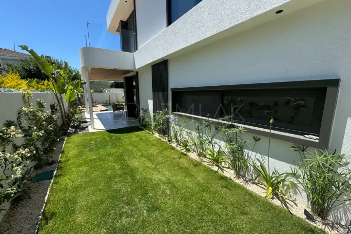 ALAÇATI GÖBENE 5+1 MÜSTAKİL HAVUZLU VİLLA SATILIK