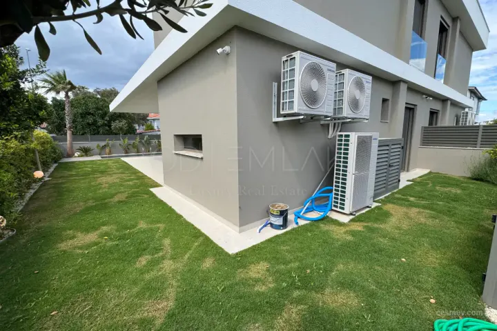 ALAÇATI GÖBENE 4+1 MÜSTAKİL HAVUZLU VİLLA