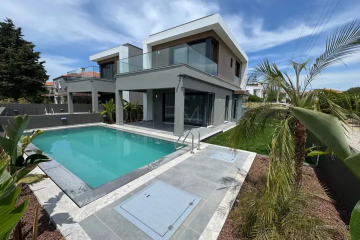 Çeşme Şifne 3+1 Müstakil Havuzlu Villa