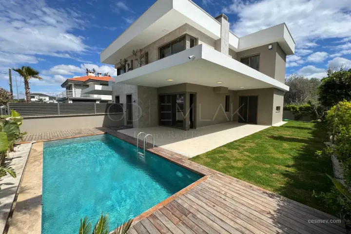 Alaçatı Göbene 4+1 Müstakil Havuzlu Villa