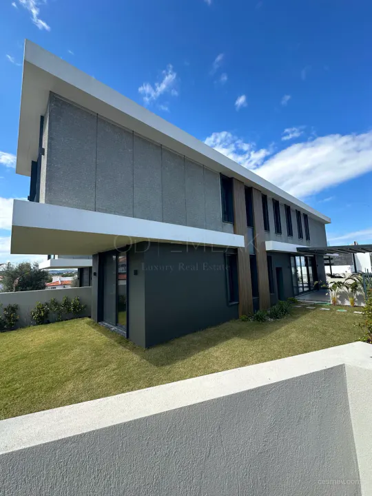 Çeşme Şifne'de 4+1  Havuzlu Müstakil Lüks Villa
