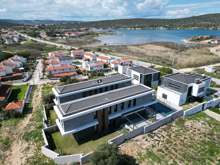 Çeşme Şifne'de 4+1  Havuzlu Müstakil Lüks Villa