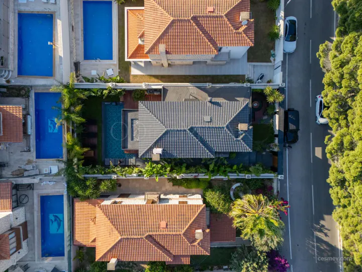 ALAÇATI HACİMEMİŞTE ULTRA LÜKS MÜSTAKİL 3+1  VİLLA
