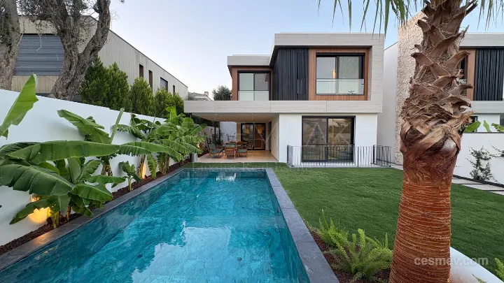 Alaçatı Göbene 5+2 müstakil Havuzlu Villa