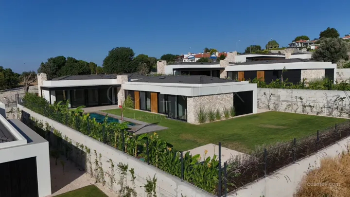 Çeşme'de 5+1 Tek Katlı Müstakil Lüks Villa