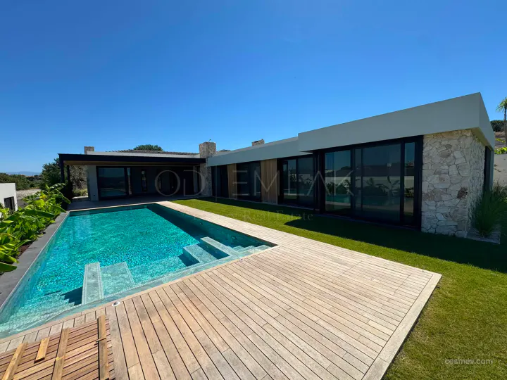 Çeşme'de 5+1 Tek Katlı Müstakil Lüks Villa